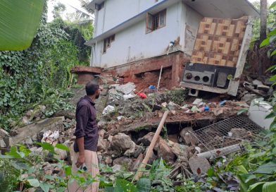 വെങ്ങാനൂർ വെണ്ണിയൂരിൽ മഴയത്ത് ഇരുനില വീട് ഭാഗികമായി തകർന്നു. കോവളം സ്വദേശിയായ വിപിൻ വാടകയ്ക്ക് താമസിക്കുകയായിരുന്നു