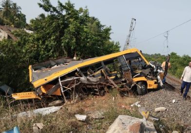 തമിഴ്നാട് ​കടലൂരിൽ ട്രെയിൻ സ്കൂൾ ബസിലിടിച്ച് നാല് കുട്ടികൾ മരിച്ചു
