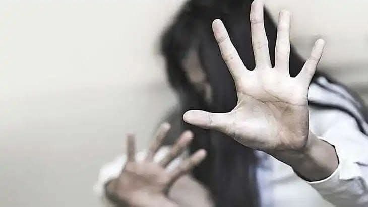 16കാരിയെ മദ്യം നൽകി കൂട്ടബലാത്സംഗത്തിനിരയായി; രണ്ട് പേര്‍ അറസ്റ്റില്‍