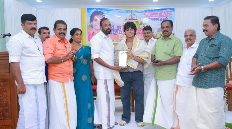47-മത് തൃശ്ശൂരിൽ നടന്ന ദേശീയ ആർമ് റെസ്‌ലിംഗ്   രണ്ടാം സ്ഥാനം കരസ്ഥമാക്കിയ ദേവനാരായണ് രാമേശ്വരം പൗരാവലി സ്വകരണം നൽകി