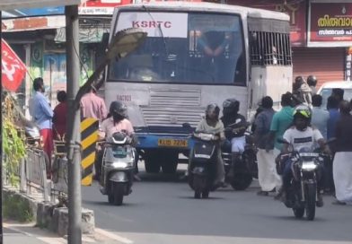 ദേശീയ പണിമുടക്ക്; കൊച്ചിയിൽ കെഎസ്ആ‌ർടിസി ബസ് തടഞ്ഞു, ആവശ്യ സർവീസുകൾക്ക് ഇളവ്