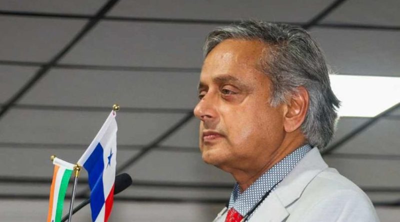 അടിയന്തരാവസ്ഥയുടെ പേരിൽ നെഹ്‌റു കുടുംബത്തിനെതിരെ വിമർശനവുമായി കോൺഗ്രസ് നേതാവ് ശശി തരൂർ