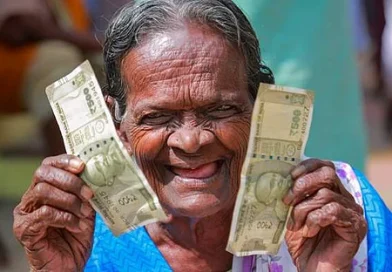 ഓണ സമ്മാനമായി 2 മാസത്തെ ക്ഷേമ പെൻഷൻ, നാളെ മുതൽ അക്കൗണ്ടിലെത്തും