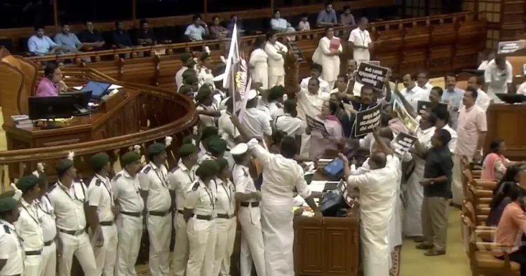 തുടർച്ചയായ മൂന്നാം ദിവസവും സ്വർണപ്പാളി വിവാദത്തില്‍ സഭയില്‍ പ്രതിപക്ഷ പ്രതിഷേധം