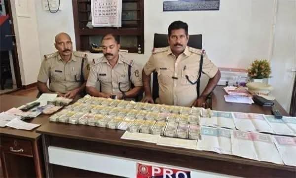 ഓപ്പറേഷന് ഷൈലോക്ക്: നെടുങ്കണ്ടത്ത് നിന്ന് പിടിച്ചെടുത്തത് 25 ലക്ഷം രൂപ ഓപ്പറേഷന് ഷൈലോക്ക്: നെടുങ്കണ്ടത്ത് നിന്ന് പിടിച്ചെടുത്തത് 25 ലക്ഷം രൂപ