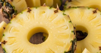 പൈനാപ്പിൾ സ്ഥിരമായി കഴിച്ചാൽ ഉണ്ടാകുന്ന ചില പ്രധാന മാറ്റങ്ങൾ താഴെക്കൊടുക്കുന്നു ദഹനത്തിന് സഹായകരം