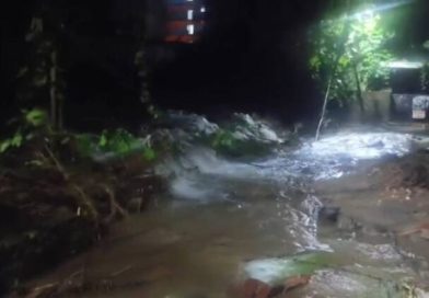 തമ്മനത്ത് കൂറ്റൻ ജലസംഭരണി തകർന്ന് വൻ അപകടം തമ്മനത്ത് കൂറ്റൻ ജലസംഭരണി തകർന്ന് വൻ അപകടം