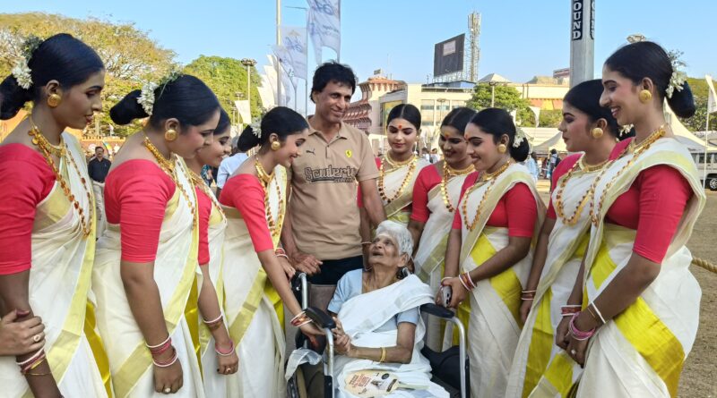 കരുതലിന്റെ കലാ പൂരം:കലോത്സവ നഗരിയിലെ ‘അമ്മയും മകനും’ വീഡിയോ ഷെയർ ചെയ്ത് മന്ത്രി ഡോ:ആർ.ബിന്ദു