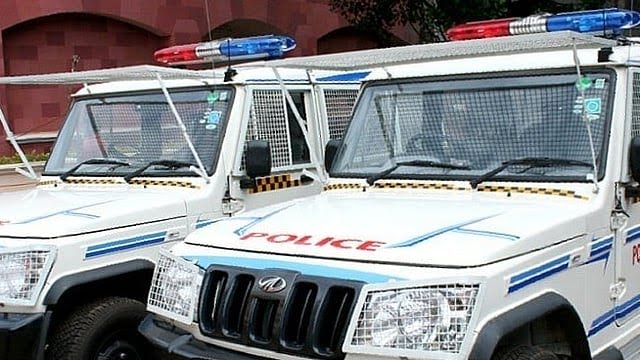 തലസ്ഥാനത്ത് എസ്ഐക്ക് മര്ദനം; സിപിഓയും സഹോദരനുമടക്കം മൂന്ന് പേര് പിടിയില് തലസ്ഥാനത്ത് എസ്ഐക്ക് മര്ദനം; സിപിഓയും സഹോദരനുമടക്കം മൂന്ന് പേര് പിടിയില്