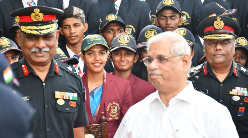 റിപ്പബ്ലിക് ദിന പരേഡിൽ പങ്കെടുത്ത എൻ.സി.സി കേഡറ്റുകൾക്ക് ഗവർണർ സ്വീകരണം നൽകി