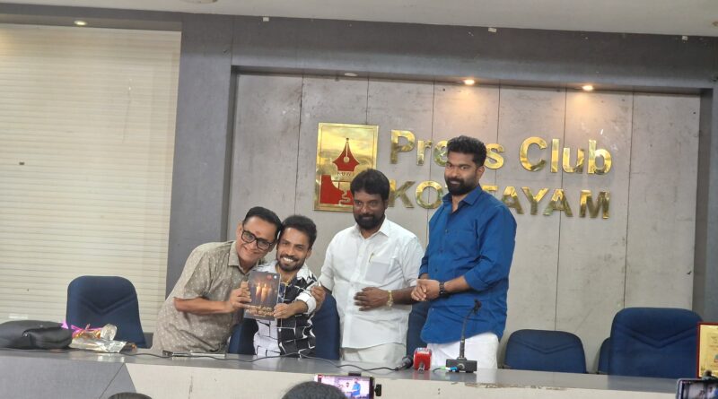 കോട്ടയം: പ്രവാസി മലയാളി അനിൽ രാമപുരം രചിച്ച ‘ഞാൻ കണ്ട കുറെ മനുഷ്യർ’ എന്ന പുസ്തകം പ്രകാശനം ചെയ്തു. കോട്ടയം പ്രസ് ക്ലബ് ഹാളിൽ നടന്ന ചടങ്ങിൽ ഗാനരചയിതാവ് വയലാർ ശരത്ചന്ദ്ര വർമ പുസ്തക പ്രകാശനം നിർവഹിച്ചു. ചലച്ചിത്ര നടൻ ഗിന്നസ് പക്രു പുസ്തകം ഏറ്റുവാങ്ങി. രാമപുരം പഞ്ചായത്ത് പ്രസിഡന്‍റ് കെ.കെ. ശാന്താറാം അധ്യക്ഷത വഹിച്ചു. വയലാർ ശരത്ചന്ദ്ര വർമ മുഖ്യ പ്രഭാഷണം നടത്തി.