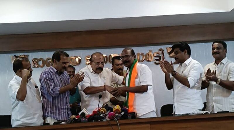 നാട്ടിക എംഎൽഎ സിസി മുകുന്ദൻ ബിജെപിയിൽ നാട്ടിക എംഎൽഎ സിസി മുകുന്ദൻ ബിജെപിയിൽ