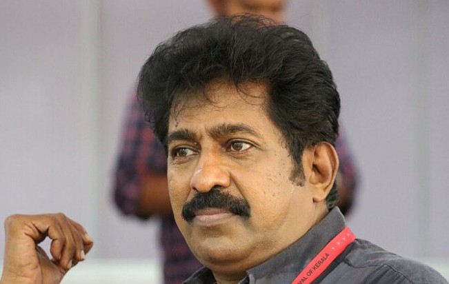 പ്രമാണിമാർക്ക് മാപ്പ്, സാധാരണക്കാർക്ക് സൈബർ ആക്രമണം; മുഖ്യമന്ത്രിയുടെ ഇരട്ടത്താപ്പിനെതിരെ പ്രേംകുമാർ