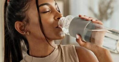 വേനൽക്കാലത്ത് എത്ര വെള്ളം കുടിക്കണം? അധികമായാൽ പണി കിട്ടും