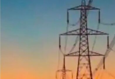 വേനലിൽ കത്തിക്കരിഞ്ഞ് കേരളം; വൈദ്യുതിയുടെ വരവിലും പോക്കിലും ചുട്ടുപൊള്ളി വീടകങ്ങൾ; ലോഡ് താങ്ങാനാവാതെ വൈദ്യുതി ലൈനുകൾ