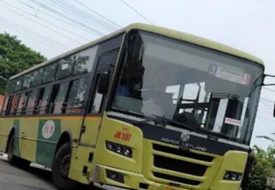 കെഎസ്ആര്‍ടിസിയിൽ സ്ത്രീകൾക്ക് സൗജന്യയാത്ര: ചർച്ച വേണമെന്ന് ഓൾ കേരള ബസ് ഓപ്പറേറ്റേഴ്‌സ് ഓർഗനൈസേഷൻകെഎസ്ആര്‍ടിസി ബസുകളിൽ സ്ത്രീകൾക്ക് സൗജന്യയാത്ര നൽകുന്ന പ്രഖ്യാപനം യുഡിഎഫ് സര്‍ക്കാര്‍ പുന:പരിശോധിക്കണമെന്ന് ആൾ കേരള ബസ് ഓപറേറ്റേഴ്‌സ് ഓർഗനൈസേഷൻ. തീരുമാനം സ്വകാര്യ ബസ് വ്യവസായത്തെ തകർക്കും. സർക്കാർ ചർച്ചയ്ക്ക് തയാറാകണമെന്നും ആൾ കേരള ബസ് ഓപറേറ്റേഴ്‌സ് ഓർഗനൈസേഷൻ സംസ്ഥാന ജനറൽ സെക്രട്ടറി ടി. ഗോപിനാഥൻ ആവശ്യപ്പെട്ടു.