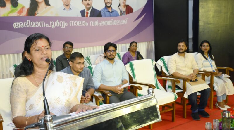 കളക്ടേഴ്സ് സൂപ്പർ 100′ നാലാം എഡിഷൻ പാളയം മഹാത്മാ അയ്യങ്കാളി ഹാളിൽ നടന്ന ചടങ്ങിൽ വനിതാ ശിശുവികസന വകുപ്പ് മന്ത്രി ബിന്ദു കൃഷ്ണ ഉദ്ഘാടനം ചെയ്തു കളക്ടേഴ്സ് സൂപ്പർ 100′ നാലാം എഡിഷൻ പാളയം മഹാത്മാ അയ്യങ്കാളി ഹാളിൽ നടന്ന ചടങ്ങിൽ വനിതാ ശിശുവികസന വകുപ്പ് മന്ത്രി ബിന്ദു കൃഷ്ണ ഉദ്ഘാടനം ചെയ്തു