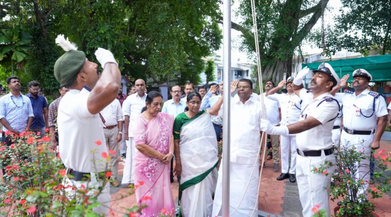 നിയമസഭാ സ്പീക്കറുടെ വസതിയിൽ സ്വാതന്ത്ര്യദിനം ആഘോഷിച്ചു. സ്പീക്കർ തിരുവഞ്ചൂർ രാധാകൃഷ്ണൻ ഔദ്യോഗിക നിയമസഭാ സ്പീക്കറുടെ വസതിയിൽ സ്വാതന്ത്ര്യദിനം ആഘോഷിച്ചു. സ്പീക്കർ തിരുവഞ്ചൂർ രാധാകൃഷ്ണൻ ഔദ്യോഗിക