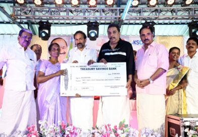വിരമിച്ച 854 കശുവണ്ടി തൊഴിലാളികള്‍ക്ക് ഗ്രാറ്റുവിറ്റി വിതരണം; ഉദ്ഘാടനം മന്ത്രി ഷിബു ബേബി ജോണ്‍ നിര്‍വഹിച്ചു