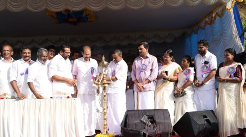 ഇടുക്കി ഡാം എല്ലാ ദിവസവും പൊതുജനങ്ങള്‍ക്കായി തുറന്നു കൊടുക്കുക എന്ന ആവശ്യത്തിനായി തുടര്‍ നടപടികള്‍ സ്വീകരിക്കുമെന്ന് വൈദ്യുതി വകുപ്പ് മന്ത്രി സണ്ണി ജോസഫ്. ഇടുക്കി ചെറുതോണിയില്‍ ജില്ലാ ഭരണകൂടവും ജില്ലാ ടൂറിസം പ്രൊമോഷന്‍ കൗണ്‍സിലും സംഘടിപ്പിക്കുന്ന ഓണോത്സവ് 2026 ഓണാഘോഷത്തിന്റെ ജില്ലാതല ഉദ്ഘാടനം നിര്‍വഹിക്കുകയായിരുന്നു മന്ത്രി.