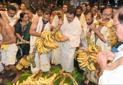 കാഴ്ചക്കുല സമർപ്പിക്കാൻ ദേവസ്വം മന്ത്രി കെ.മുരളീധരനുമെത്തി