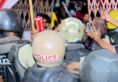 തലസ്ഥാനത്ത് അക്രമം അഴിച്ചുവിട്ട് യൂത്ത് കോൺഗ്രസ്സും ,പോലീസും; ഹോസ്റ്റലിലേയ്ക്ക് കയറി ലാത്തിച്ചാർജ്ജ് നടത്തി പൊലീസ്;വിദ്യാത്ഥികളുടെ തല തല്ലിപൊളിച്ചു